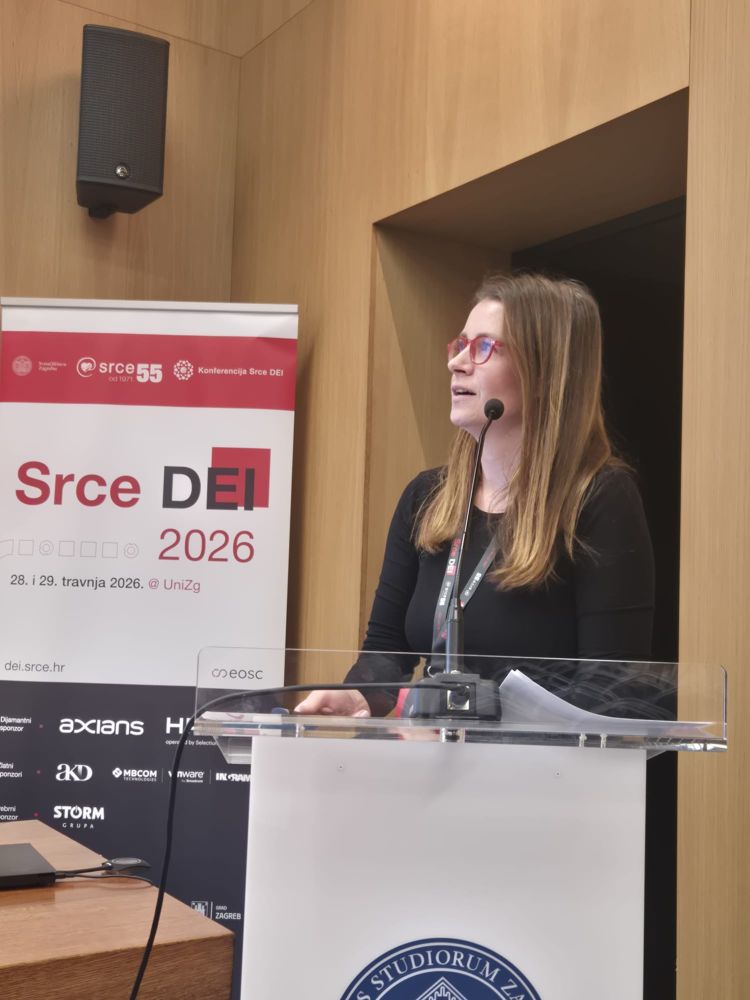 Voditeljica knjižnice na konferenciji SRCE DEI 2026